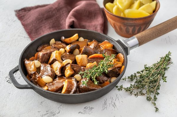 Quels sont les secrets d'un mijoté de bœuf bourguignon fondant avec des légumes racines?